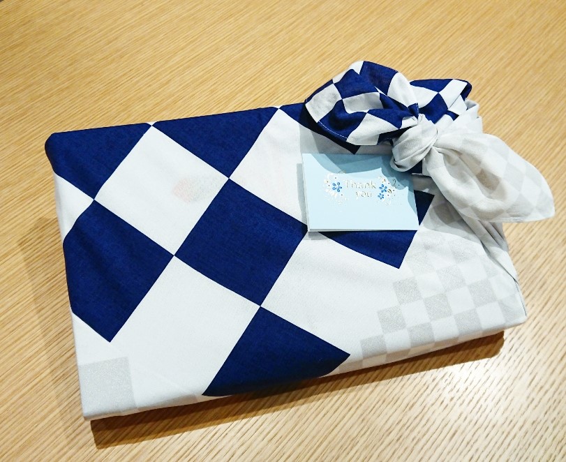 http://www.kyoto-musubi.com/blog/giftbox_ichimatsu.jpg