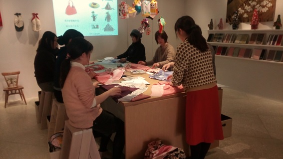 http://www.kyoto-musubi.com/blog/workshop.jpg